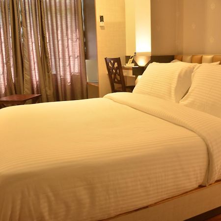 Hotel Aura Shillong Esterno foto