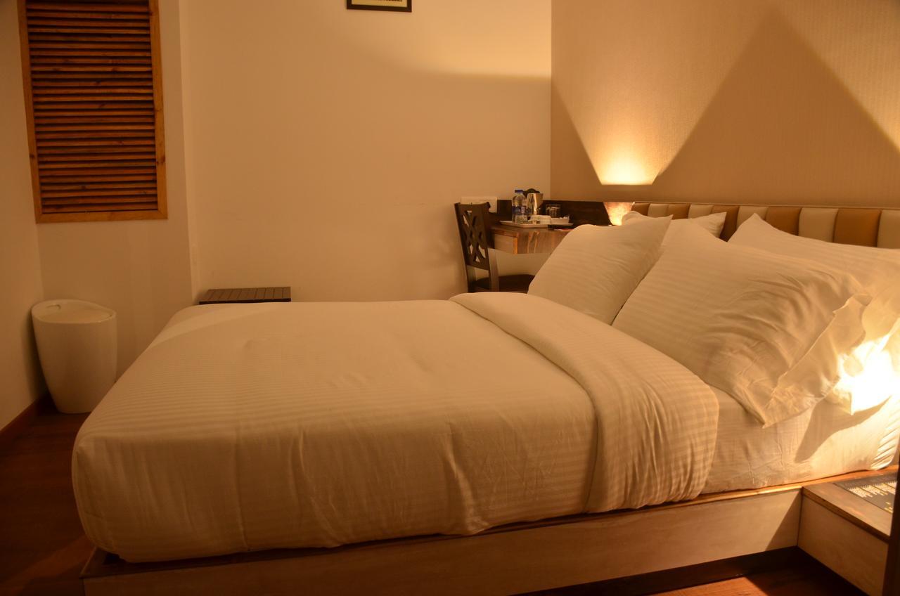 Hotel Aura Shillong Esterno foto