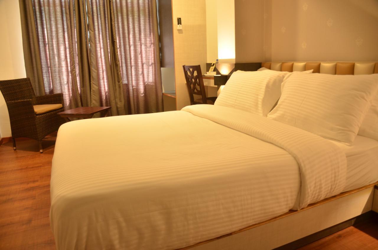 Hotel Aura Shillong Esterno foto
